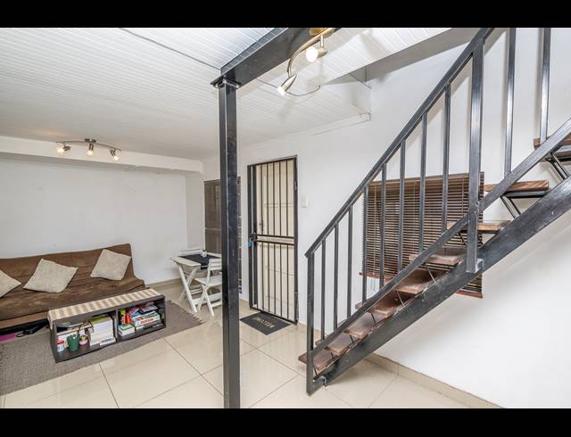 2 BEDROOM APARTMENT FOR SALE IN VREDEKLOOF HEIGHTS